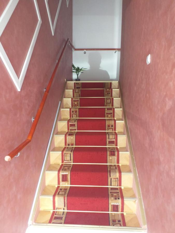 Hotel Hobby Hunedoara Esterno foto