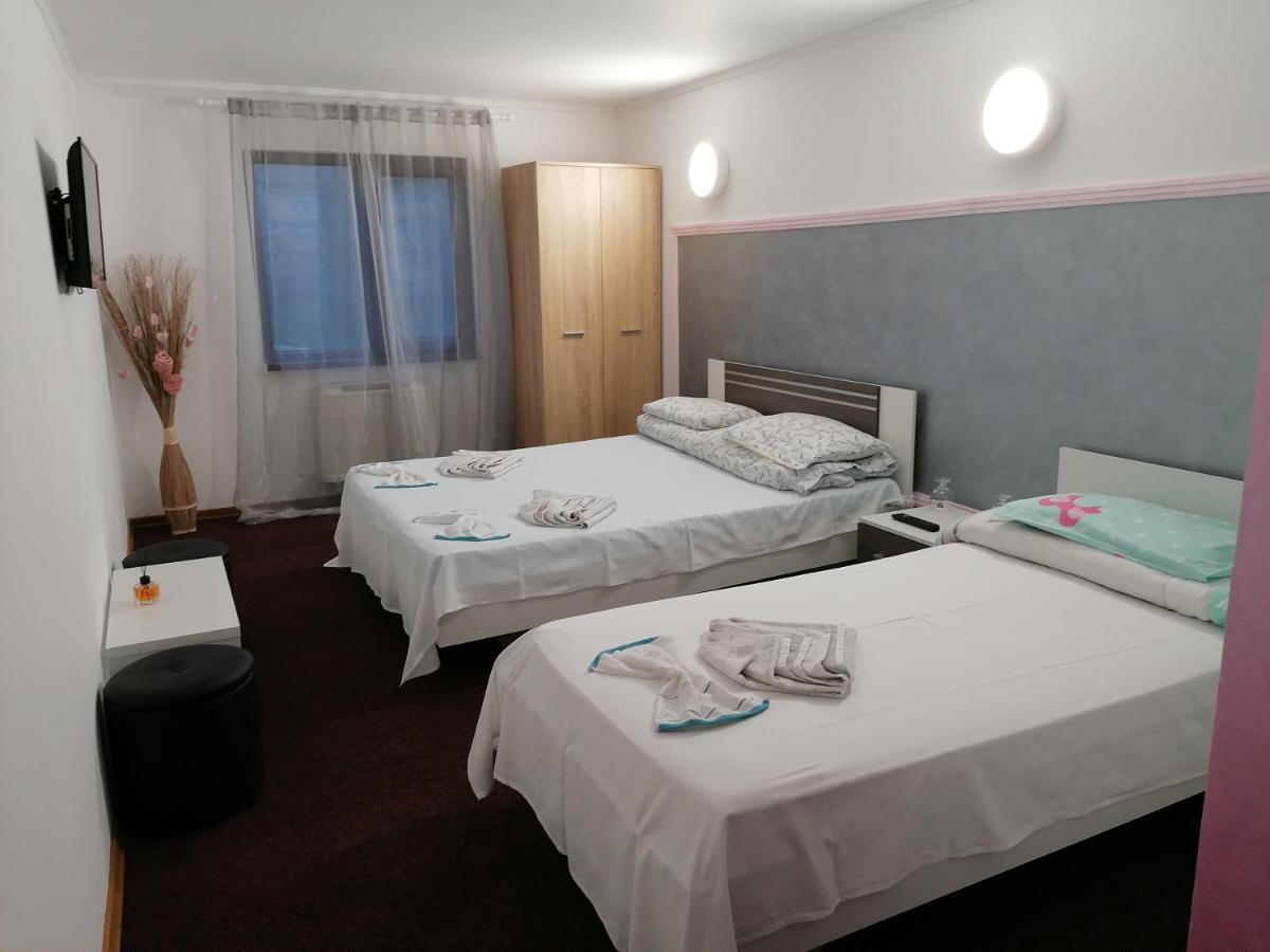 Hotel Hobby Hunedoara Esterno foto
