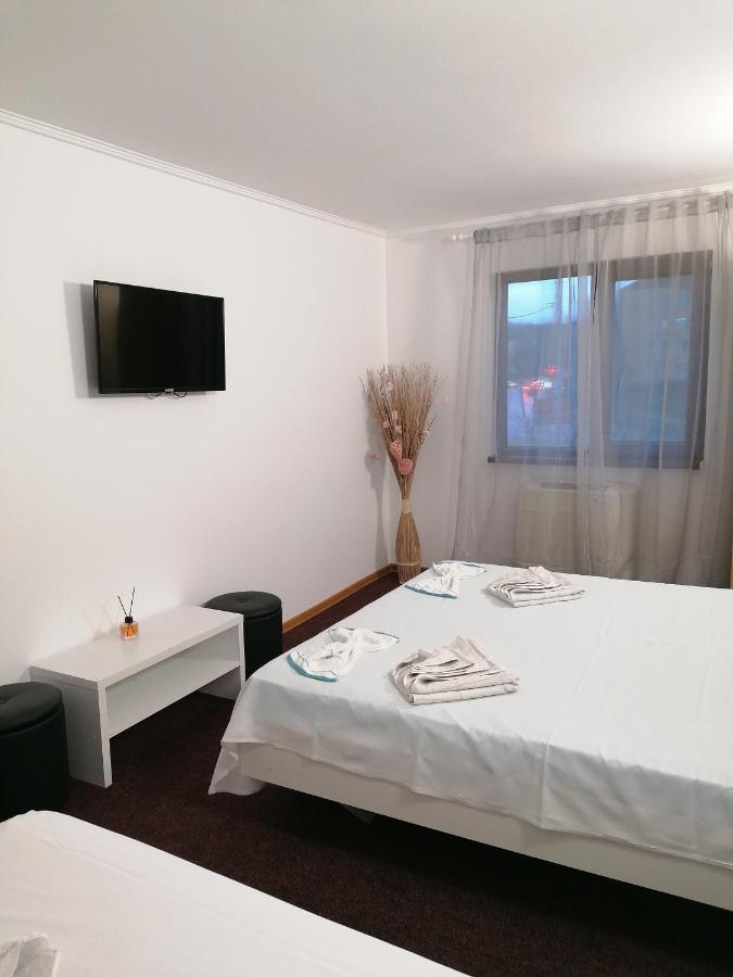 Hotel Hobby Hunedoara Esterno foto