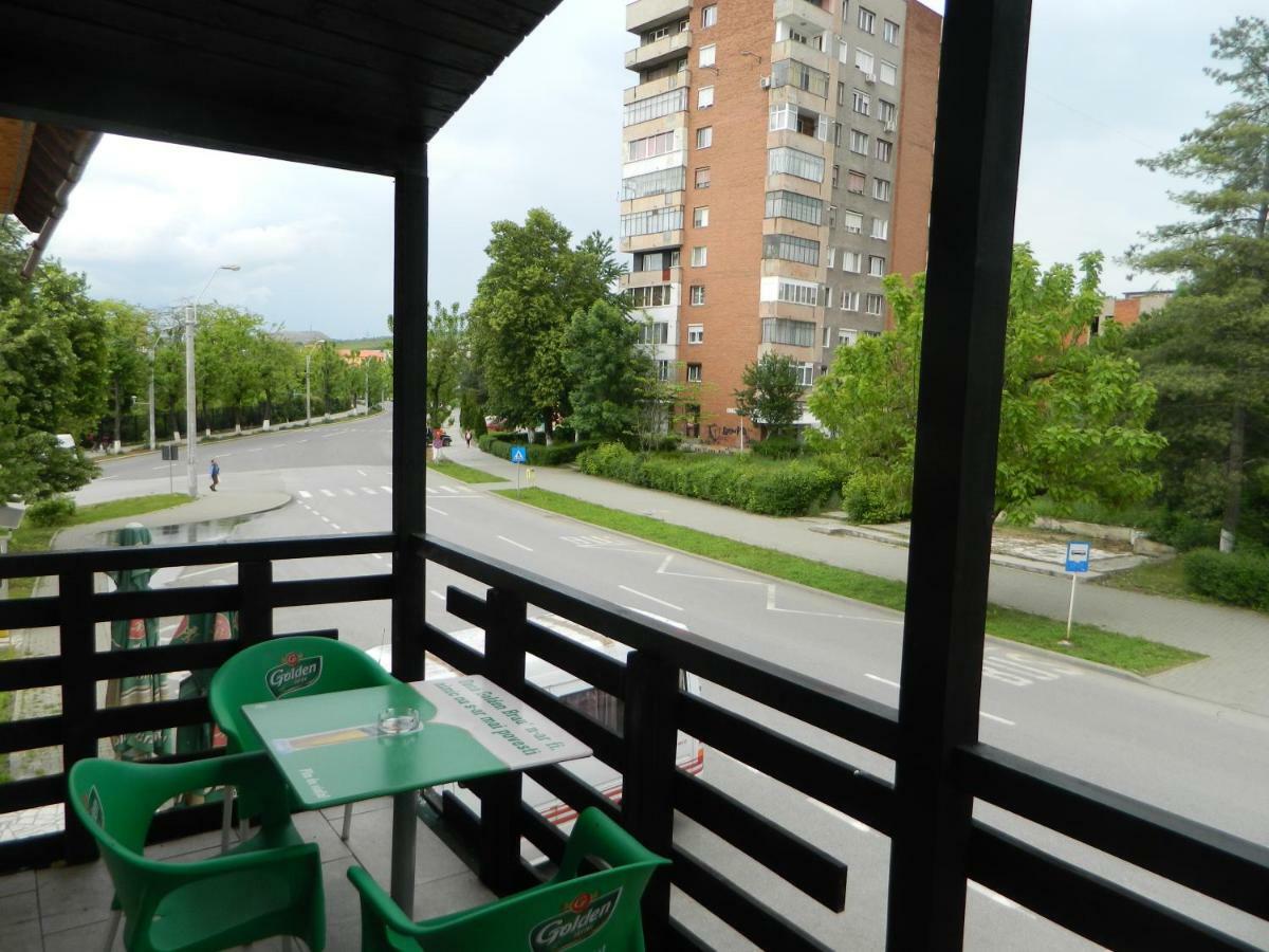 Hotel Hobby Hunedoara Esterno foto