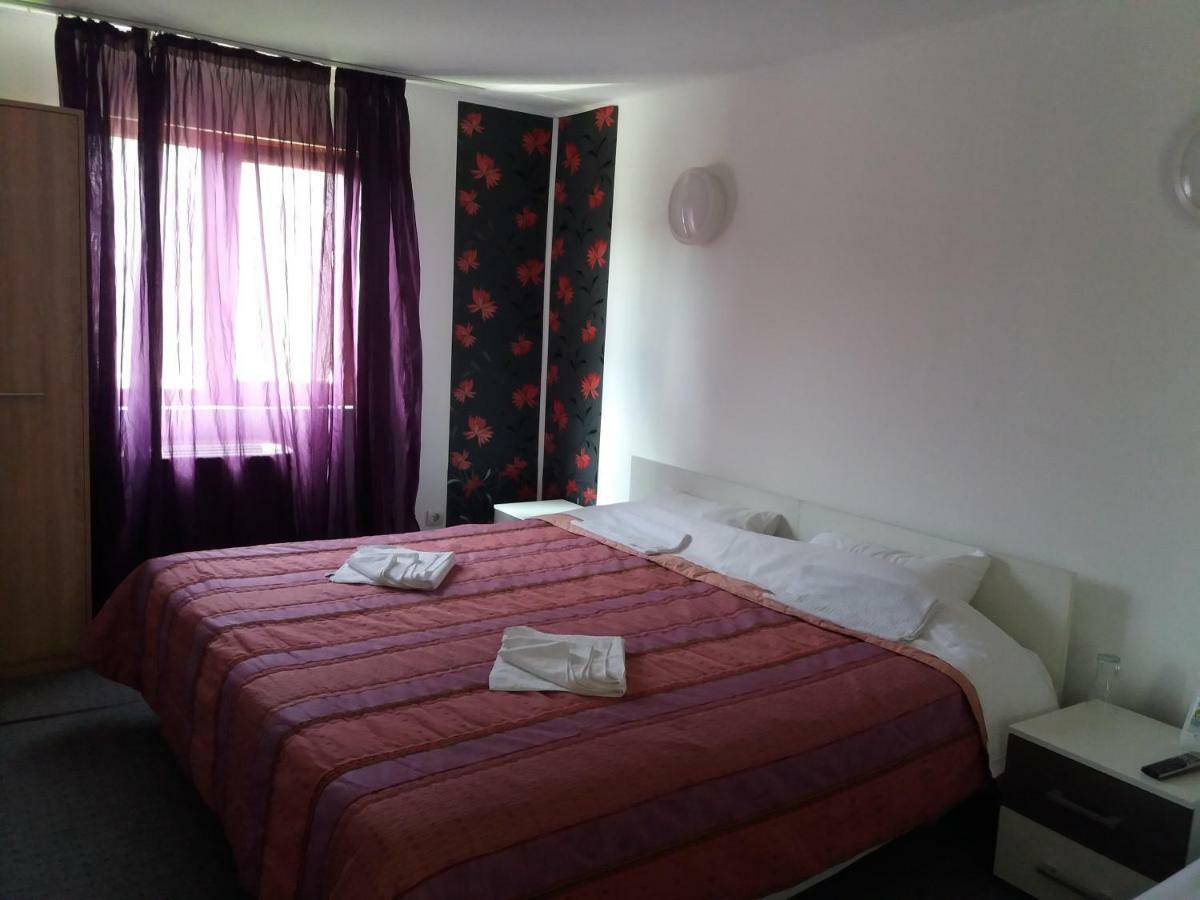 Hotel Hobby Hunedoara Esterno foto