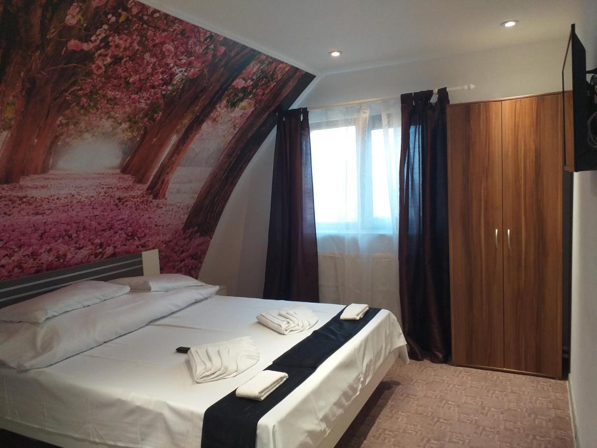 Hotel Hobby Hunedoara Esterno foto