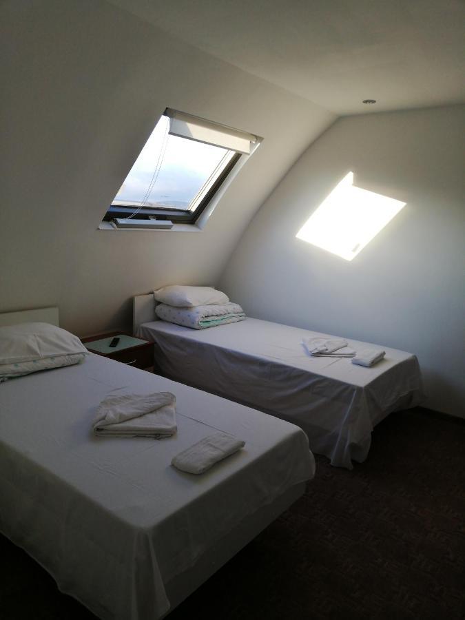 Hotel Hobby Hunedoara Esterno foto